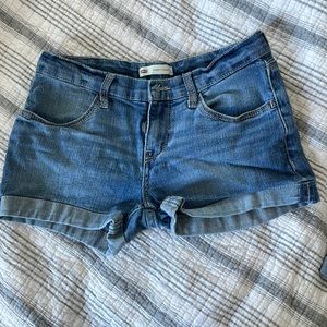Levi’s shorty shorts
